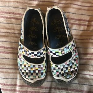 Keen Harvest Mary Jane MJ style shoes. Size 8.